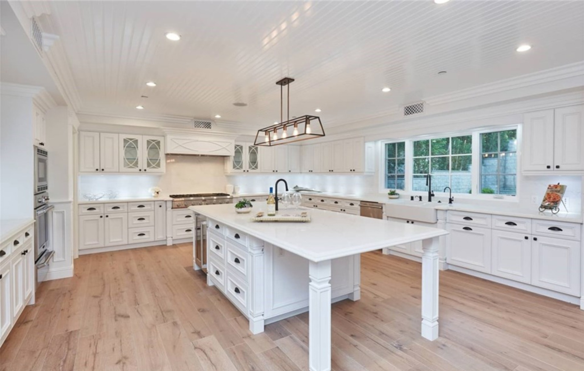 900  Moraga Dr.