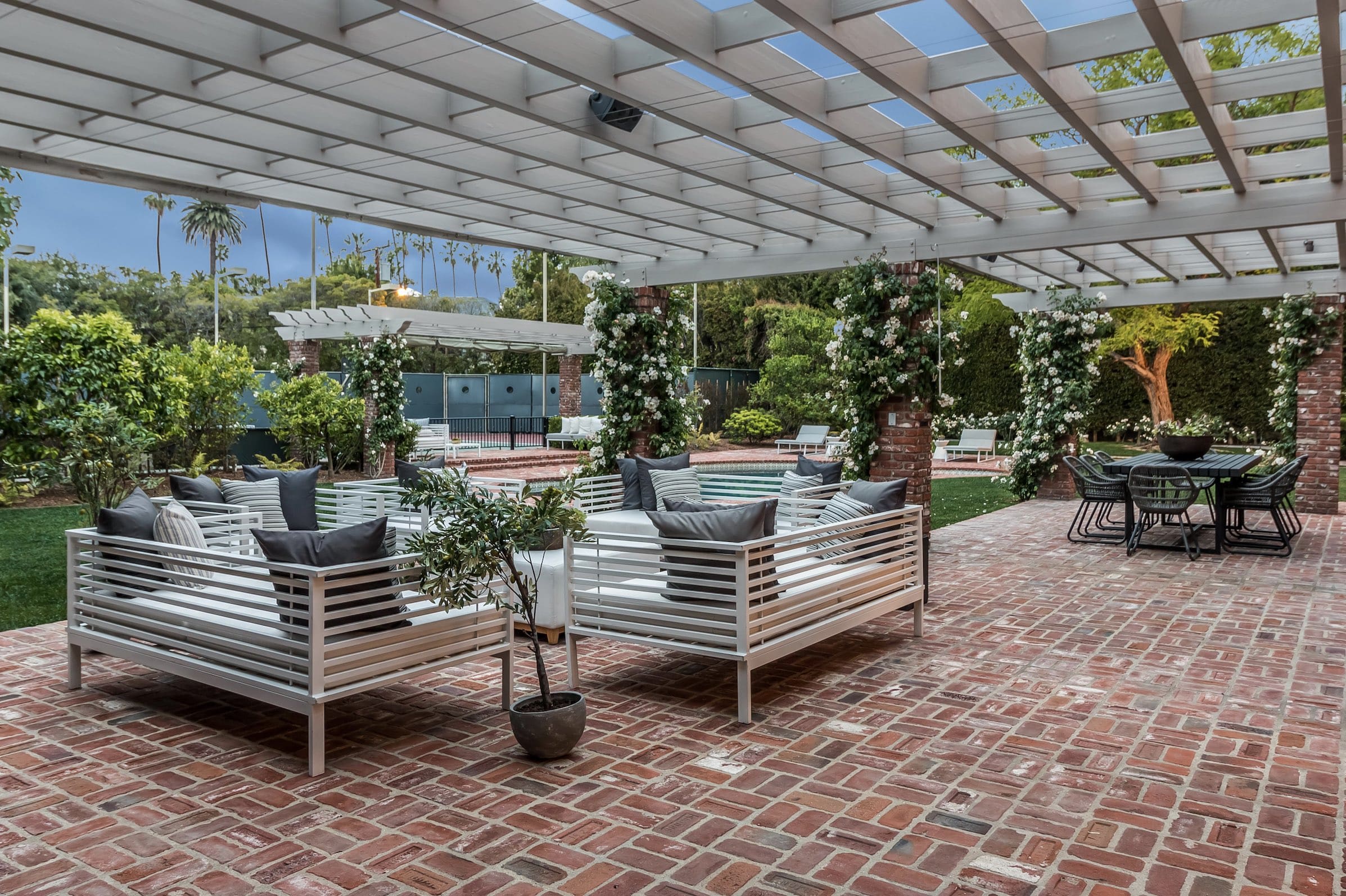 807  N. Crescent Dr