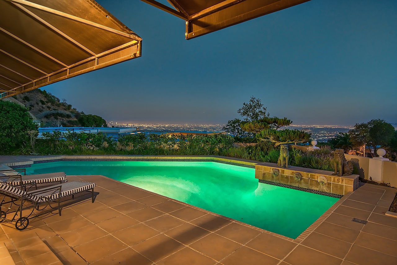 320  Trousdale Pl.