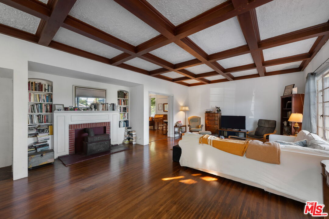 333 E Anapamu St