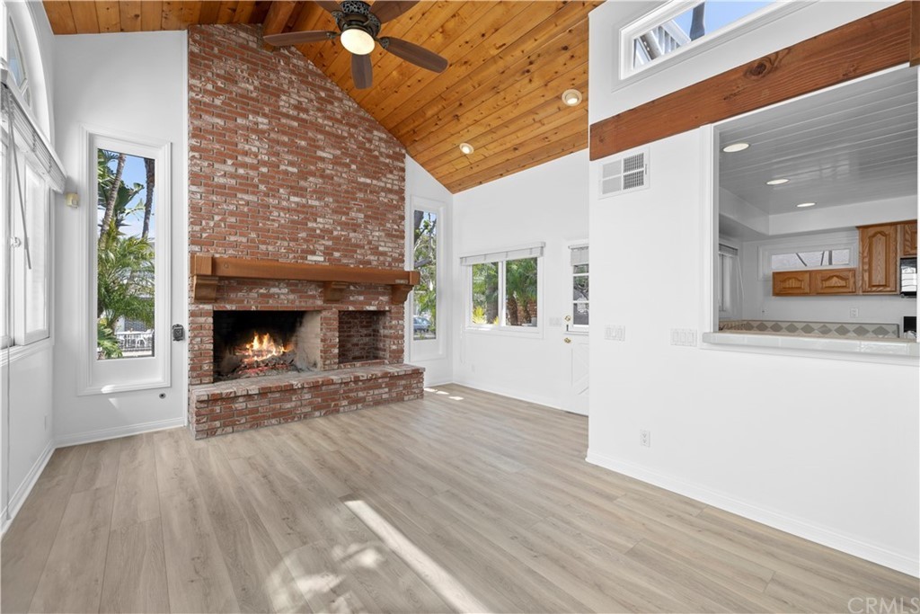 209 Diamond Ave