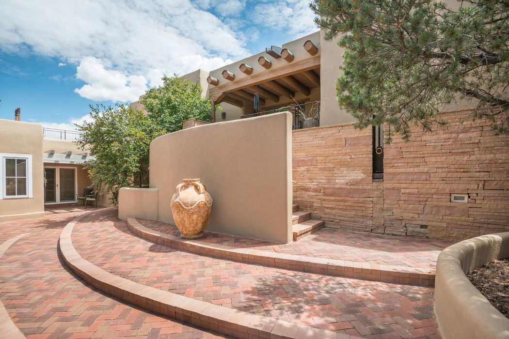 33 Spirit Court