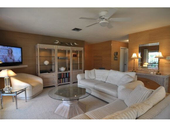 Robert Coscia, Listing Agent