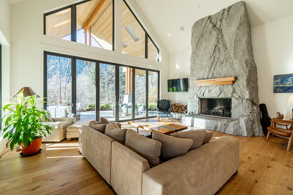 41611 Grant Road, Brackendale
