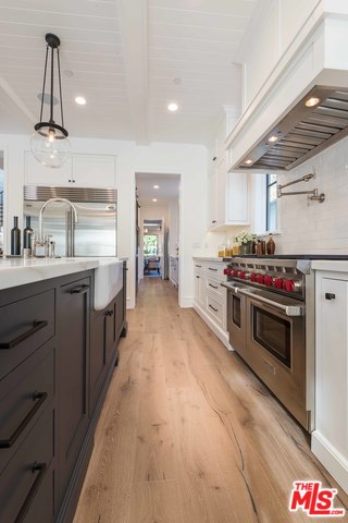 1007 Wellesley Ave