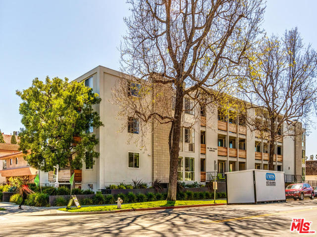 520 Montana Ave 101