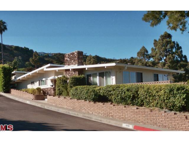 1040 Lachman Ln