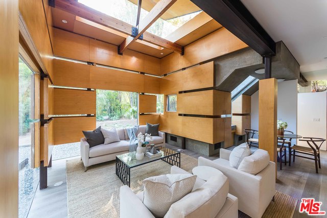 1007 Wellesley Ave