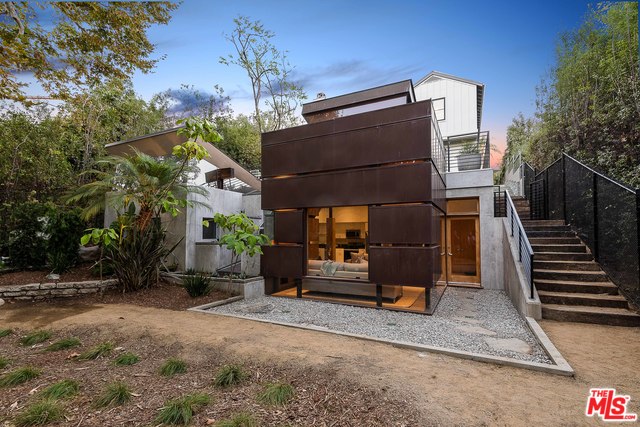 1007 Wellesley Ave
