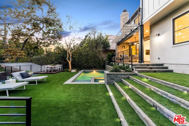 1007 Wellesley Ave