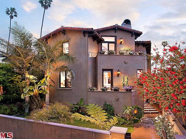 856 Venezia Ave