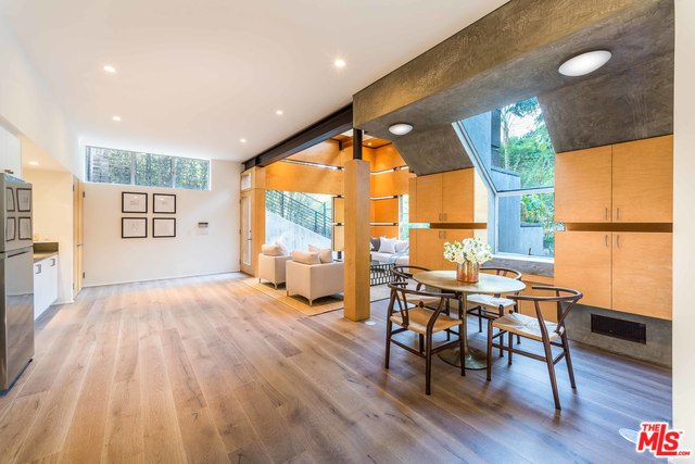 1007 Wellesley Ave