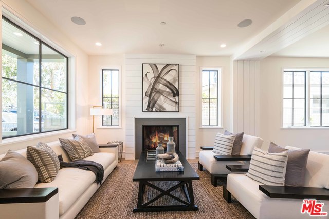 1007 Wellesley Ave