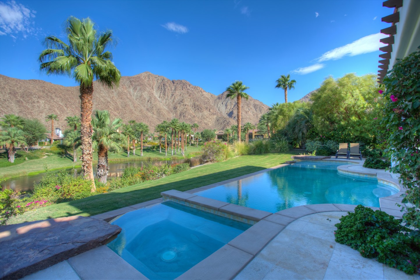 52868  Claret Cove