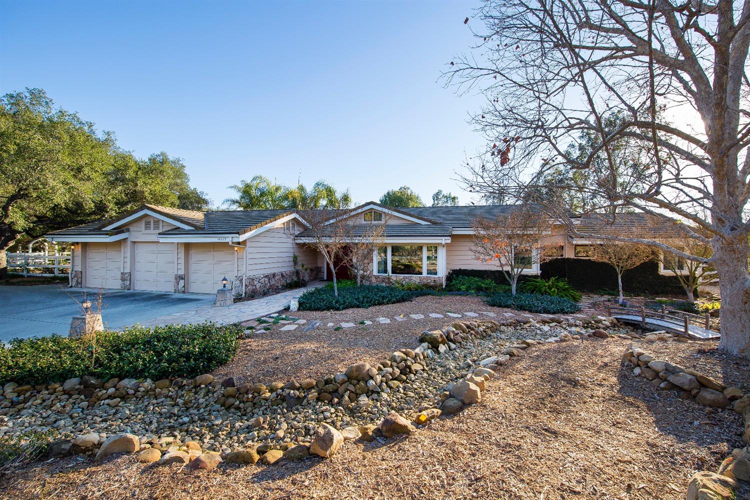10929 Encino Drive