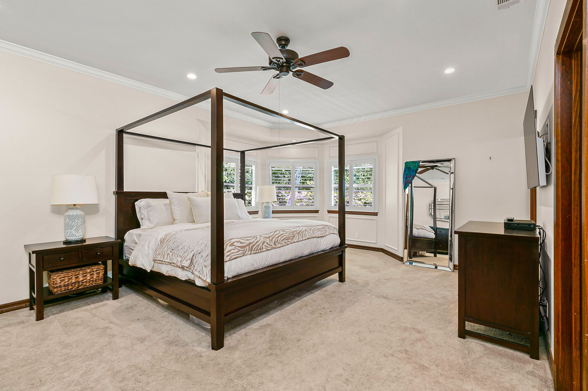 421 Los Alamos Dr