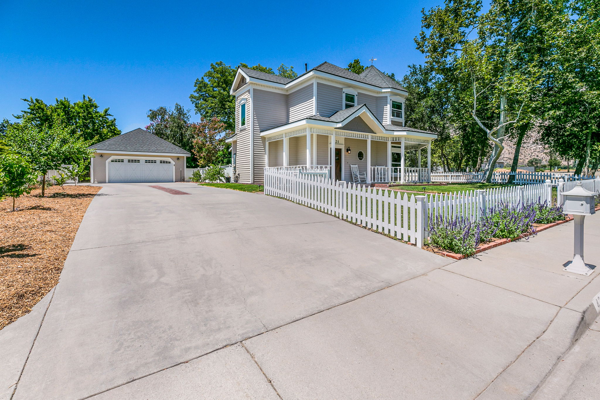421 Los Alamos Dr