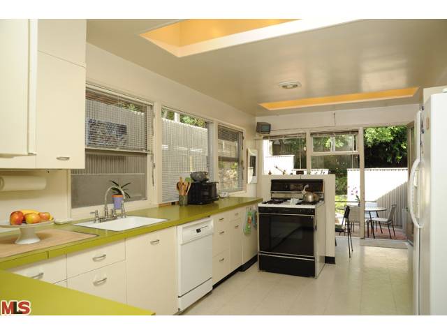 2650 Carman Crest