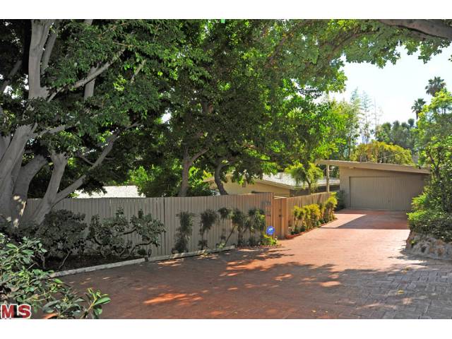 2650 Carman Crest