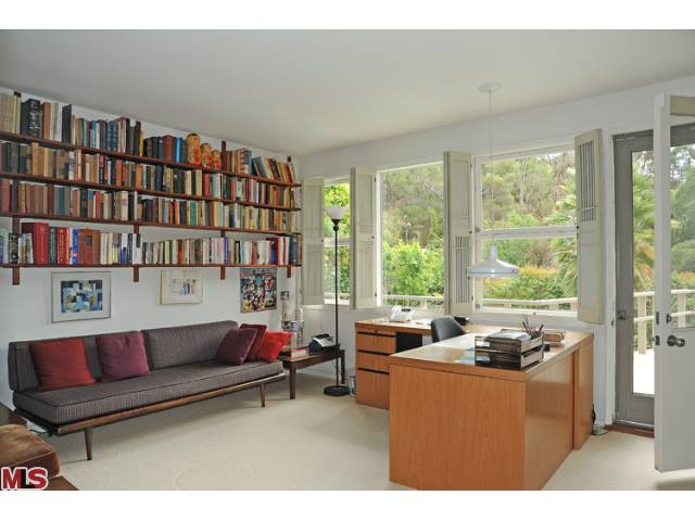 2650 Carman Crest