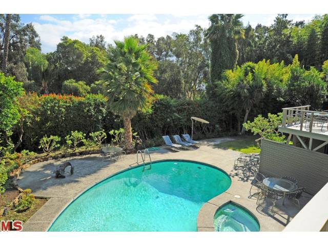 2650 Carman Crest