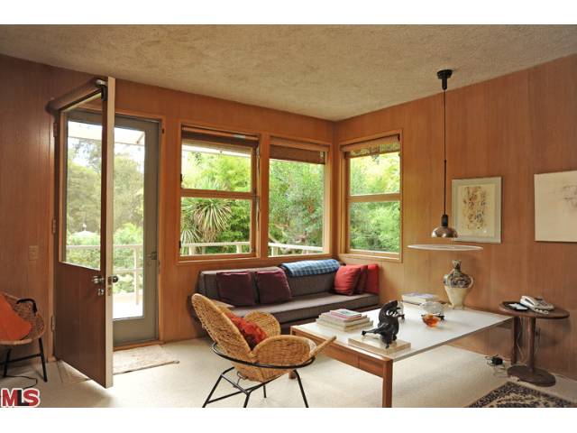 2650 Carman Crest