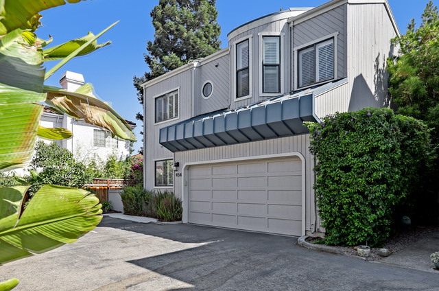 131 Oak Orchard Circle
