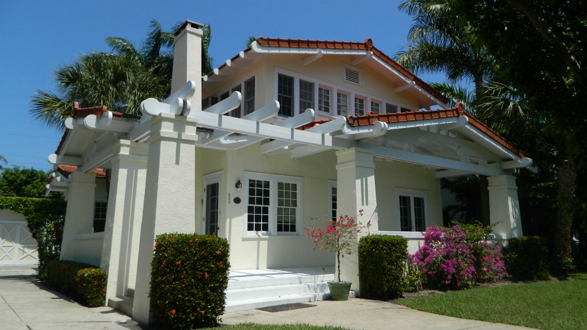 225 Seaspray Avenue