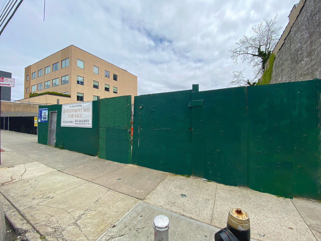 40-21 27th Street