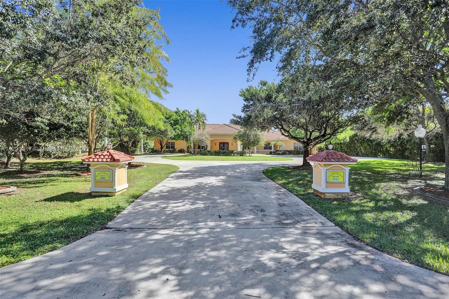 8946 Wendy Lane West