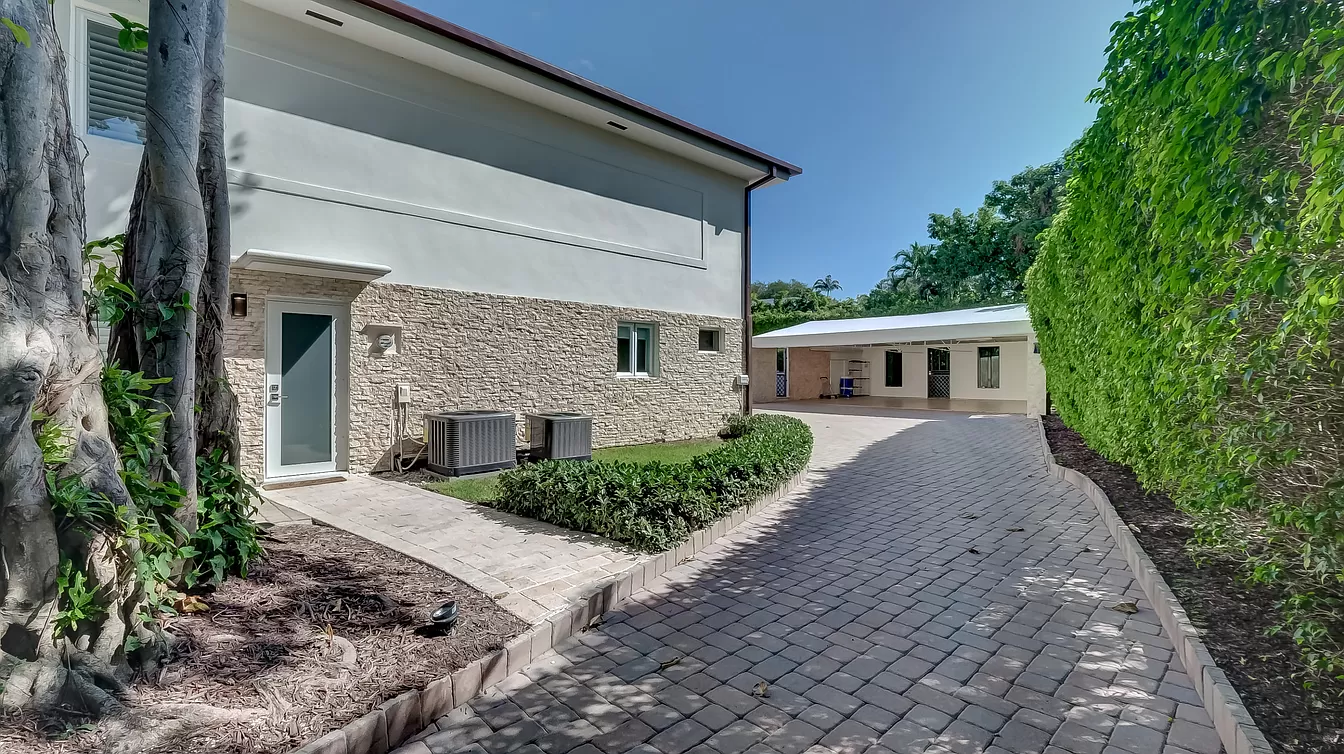 4420 Palm Ln