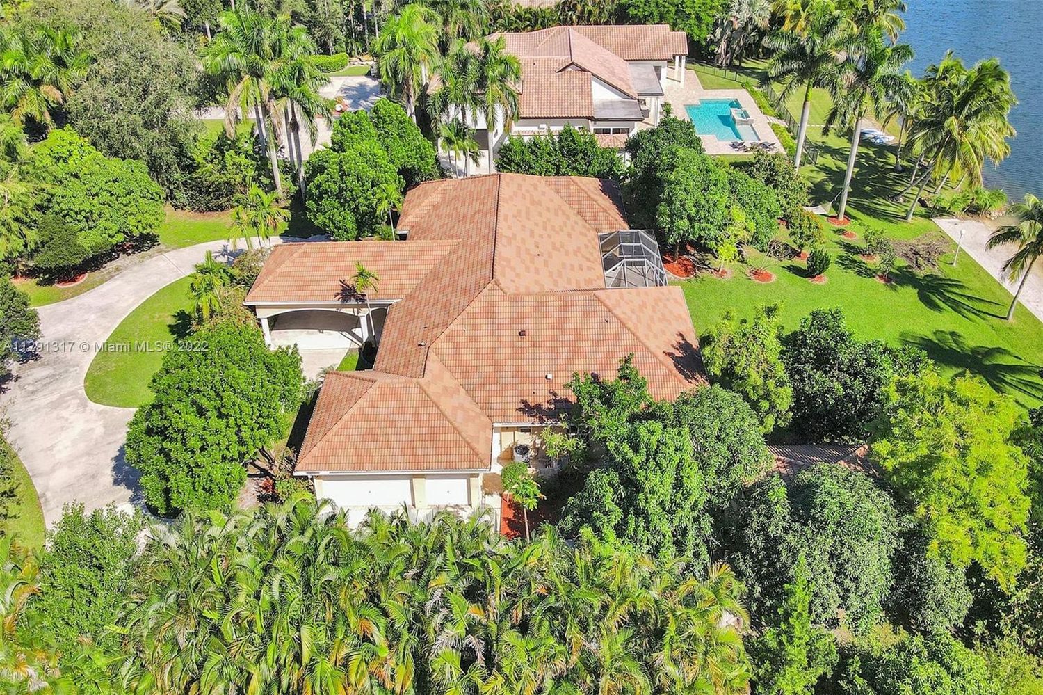 8946 Wendy Lane West