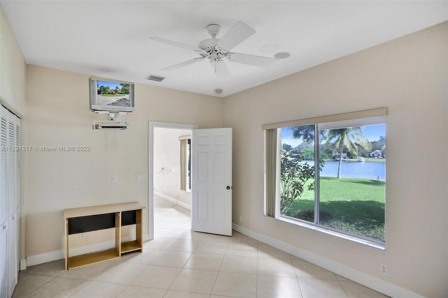 8946 Wendy Lane West