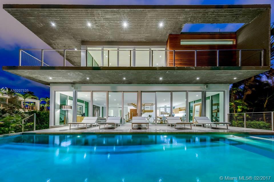 201 Palm Ave