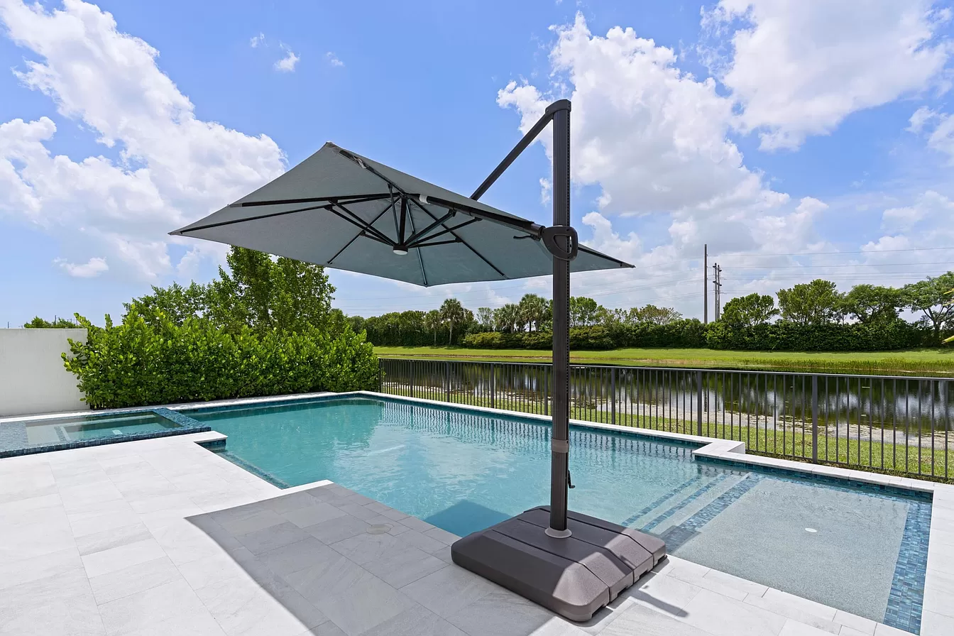 8867 Grand Prix Ln