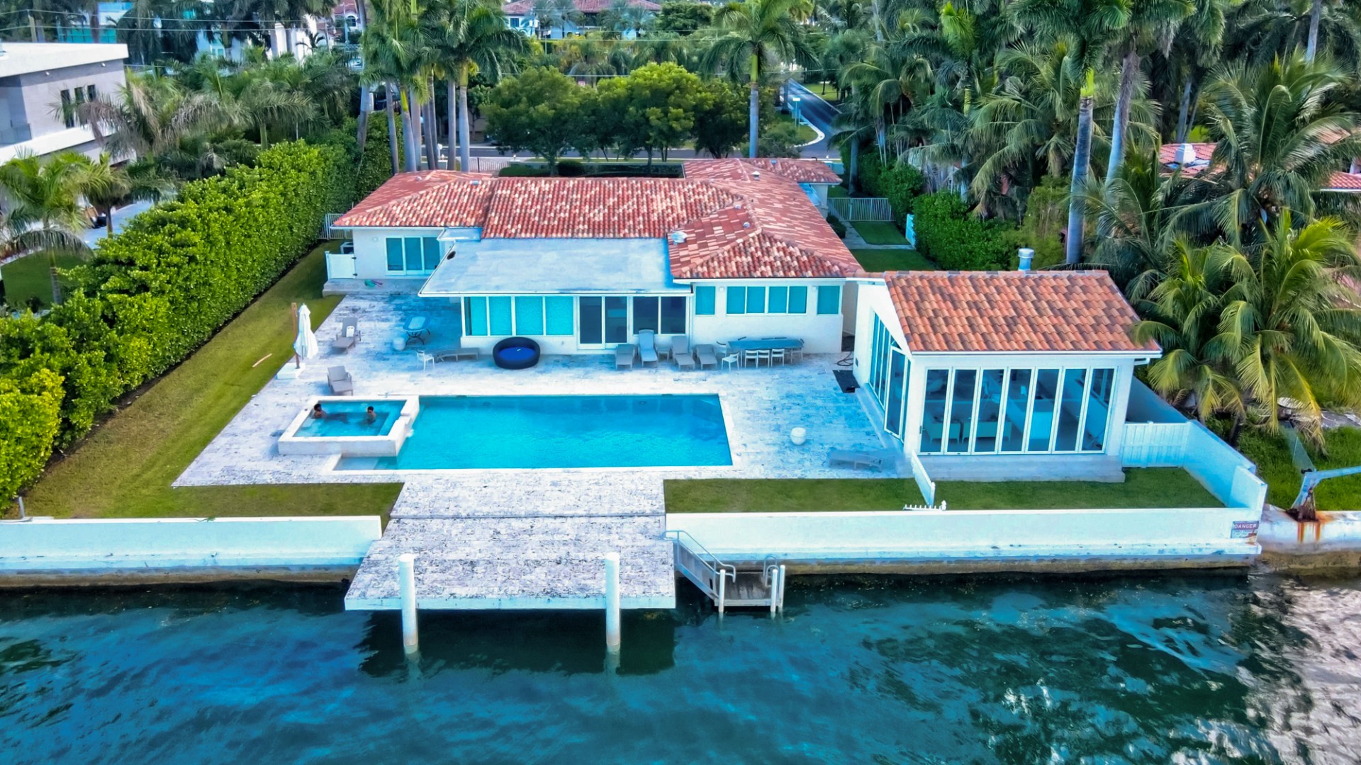 205 N Hibiscus Dr