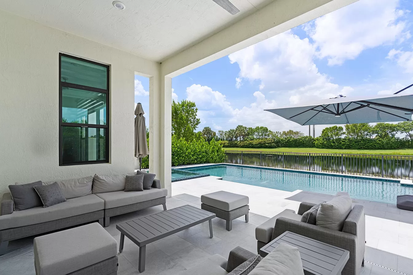 8867 Grand Prix Ln