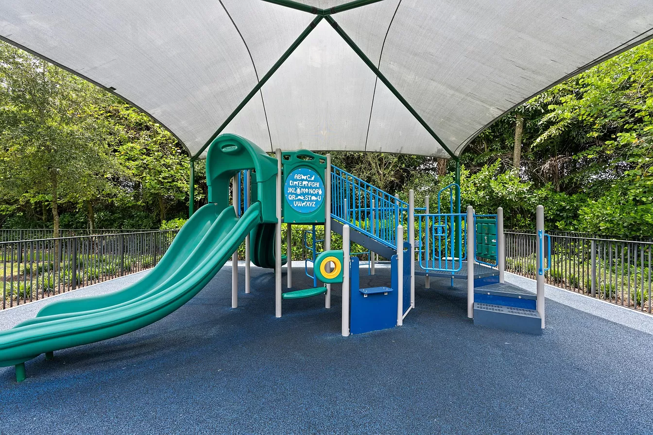 8867 Grand Prix Ln