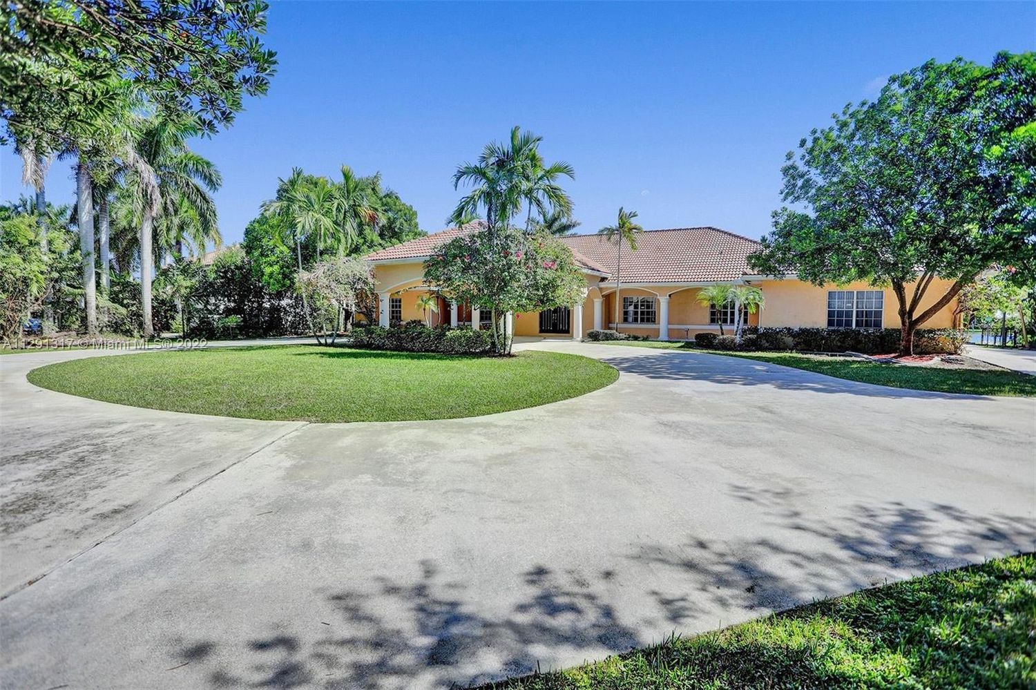 8946 Wendy Lane West