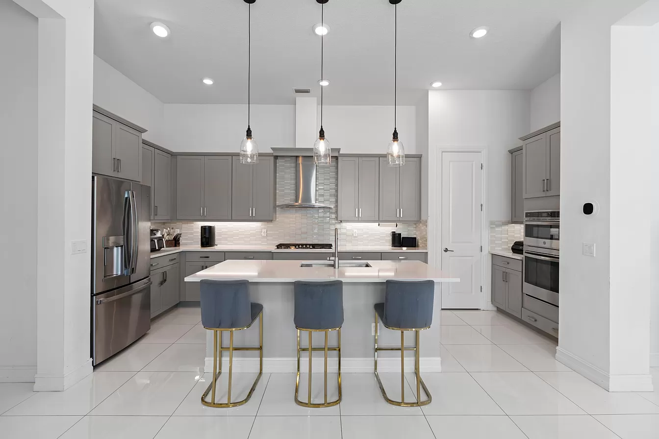 8867 Grand Prix Ln