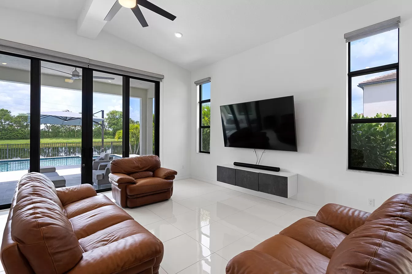 8867 Grand Prix Ln