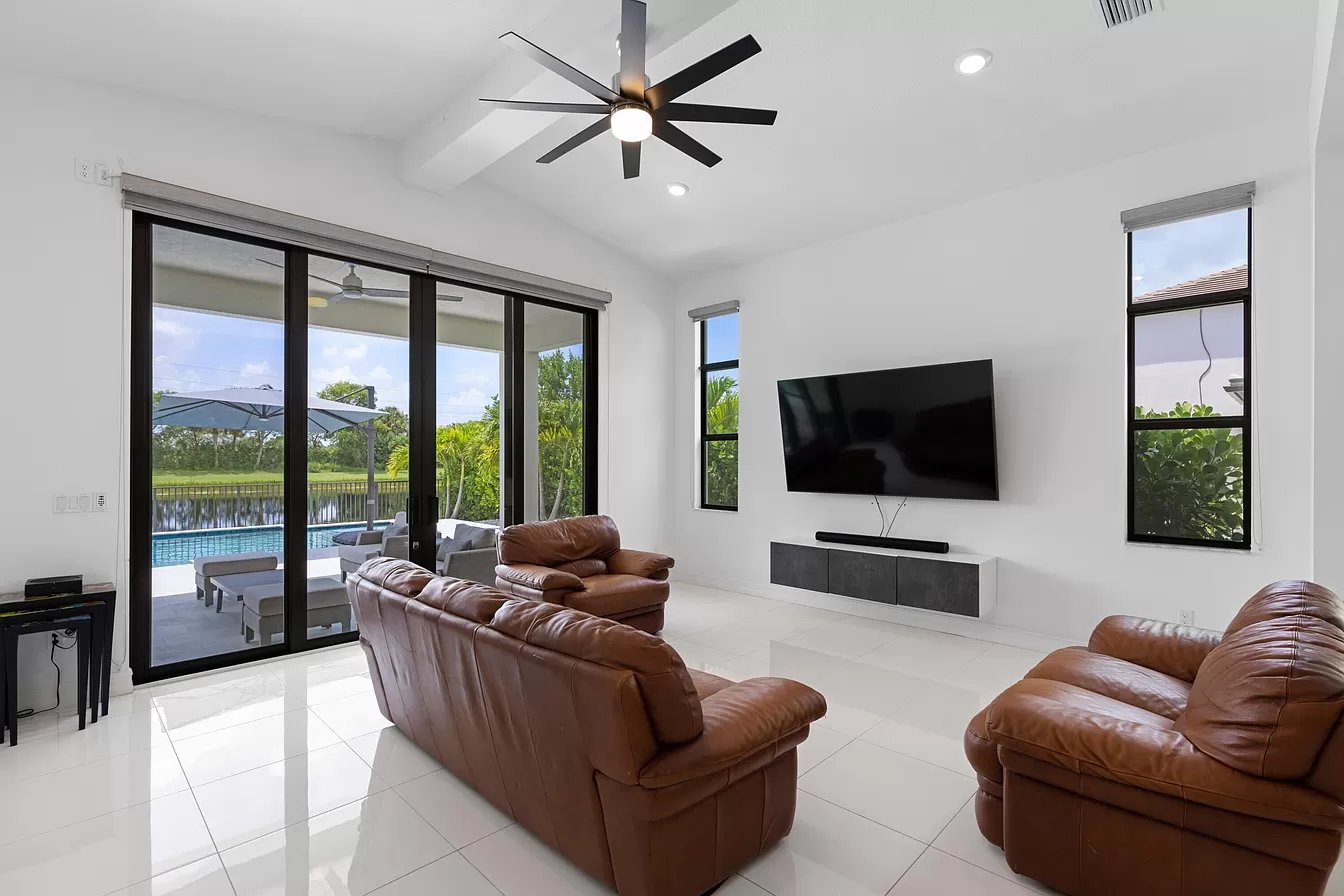 8867 Grand Prix Ln