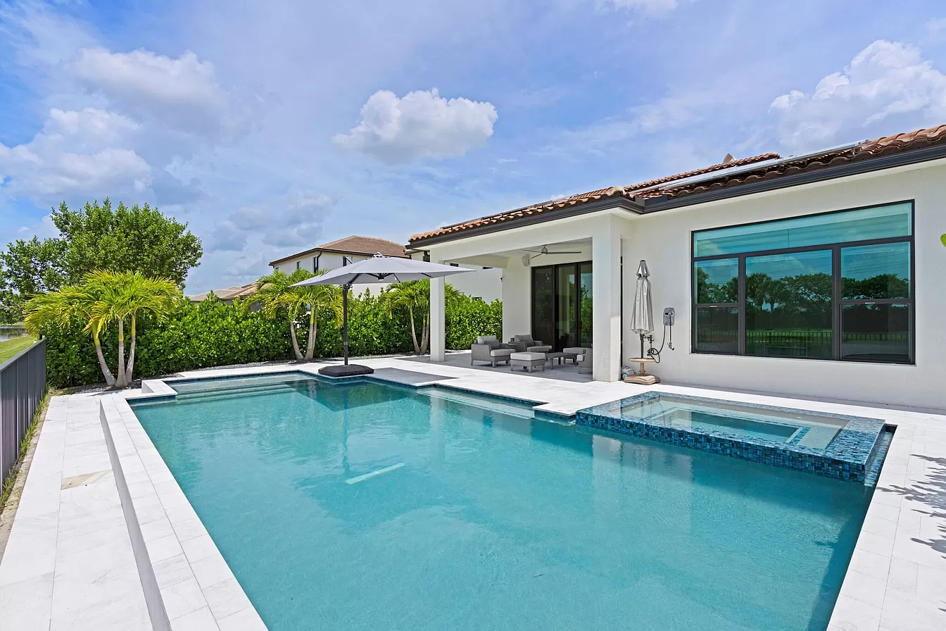8867 Grand Prix Ln