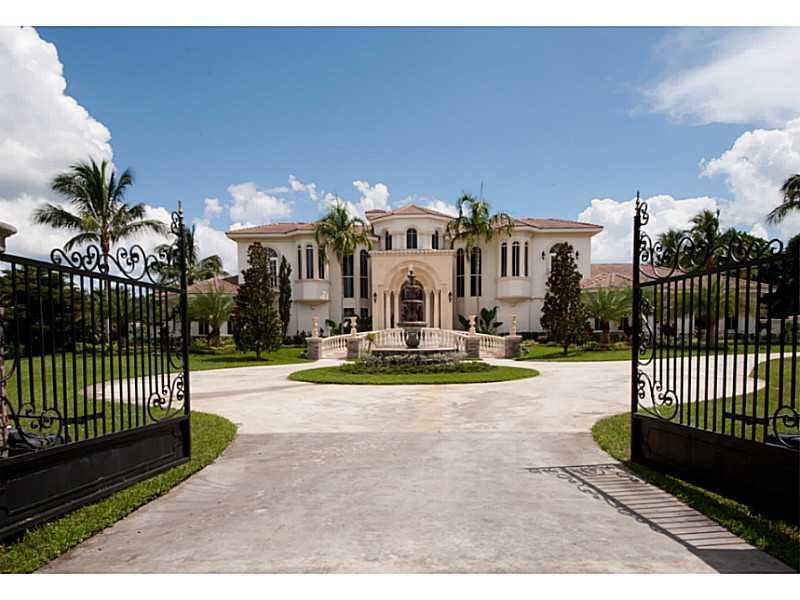 8750 NW 68th Ct