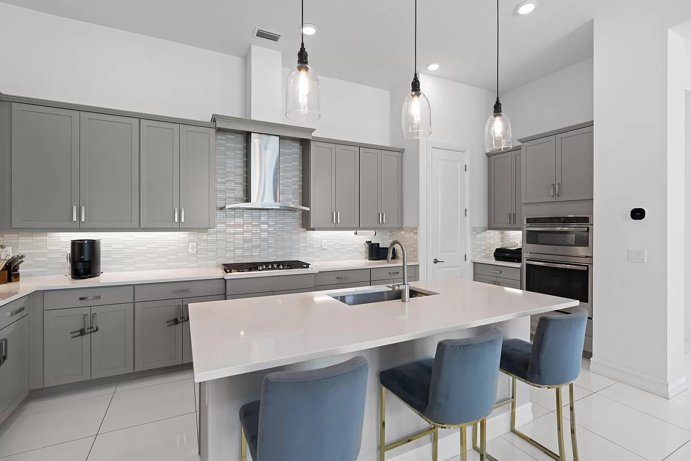 8867 Grand Prix Ln