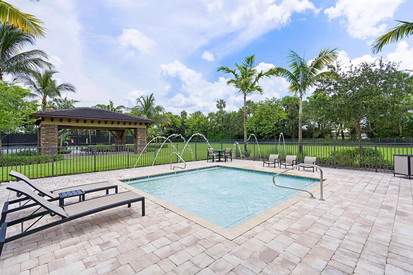 8867 Grand Prix Ln