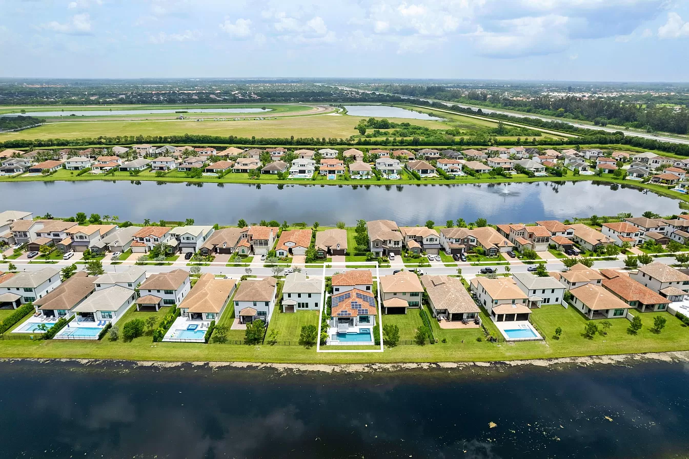 8867 Grand Prix Ln