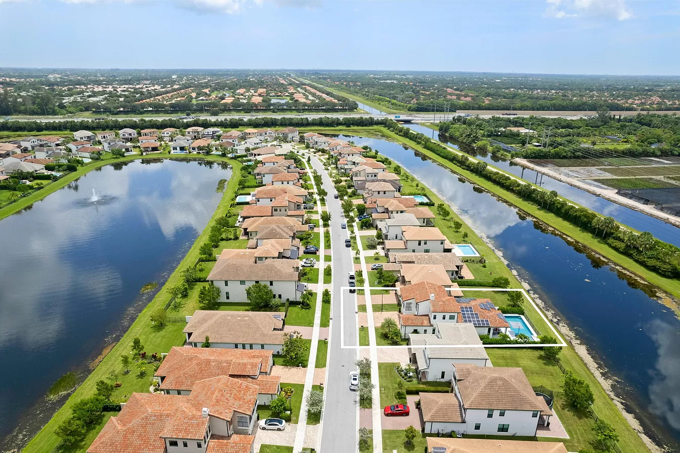 8867 Grand Prix Ln