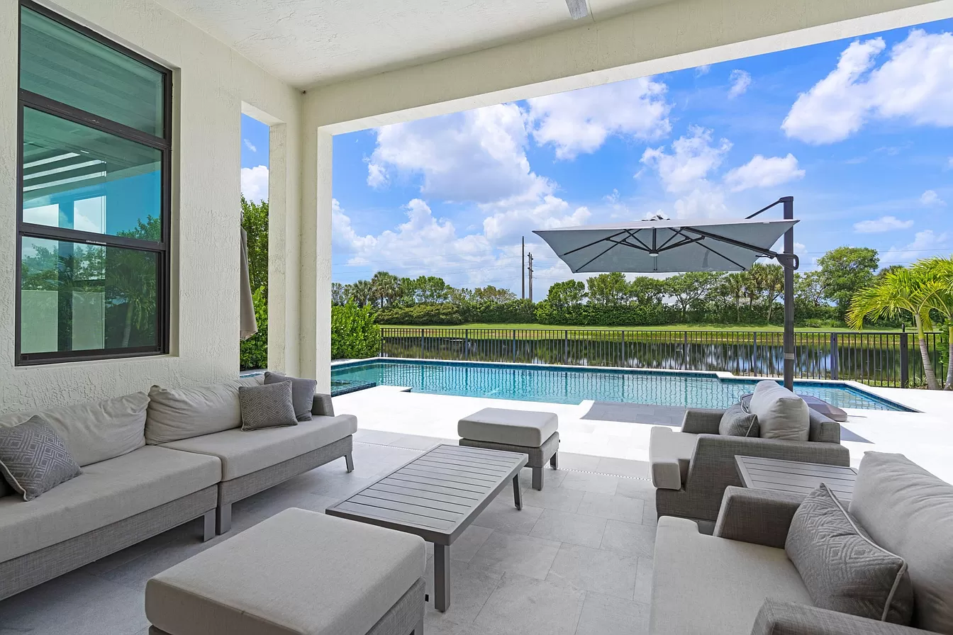 8867 Grand Prix Ln