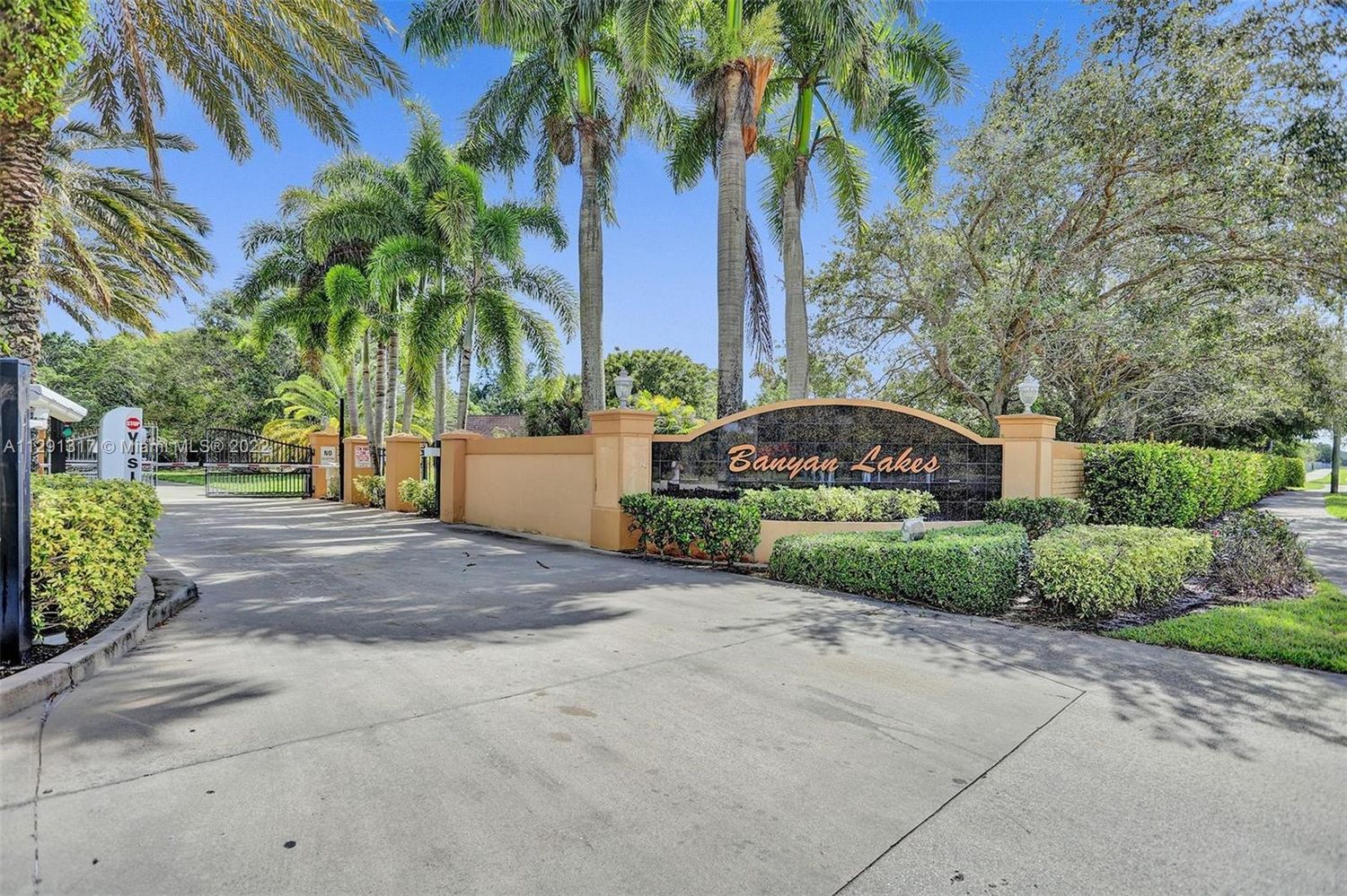 8946 Wendy Lane West